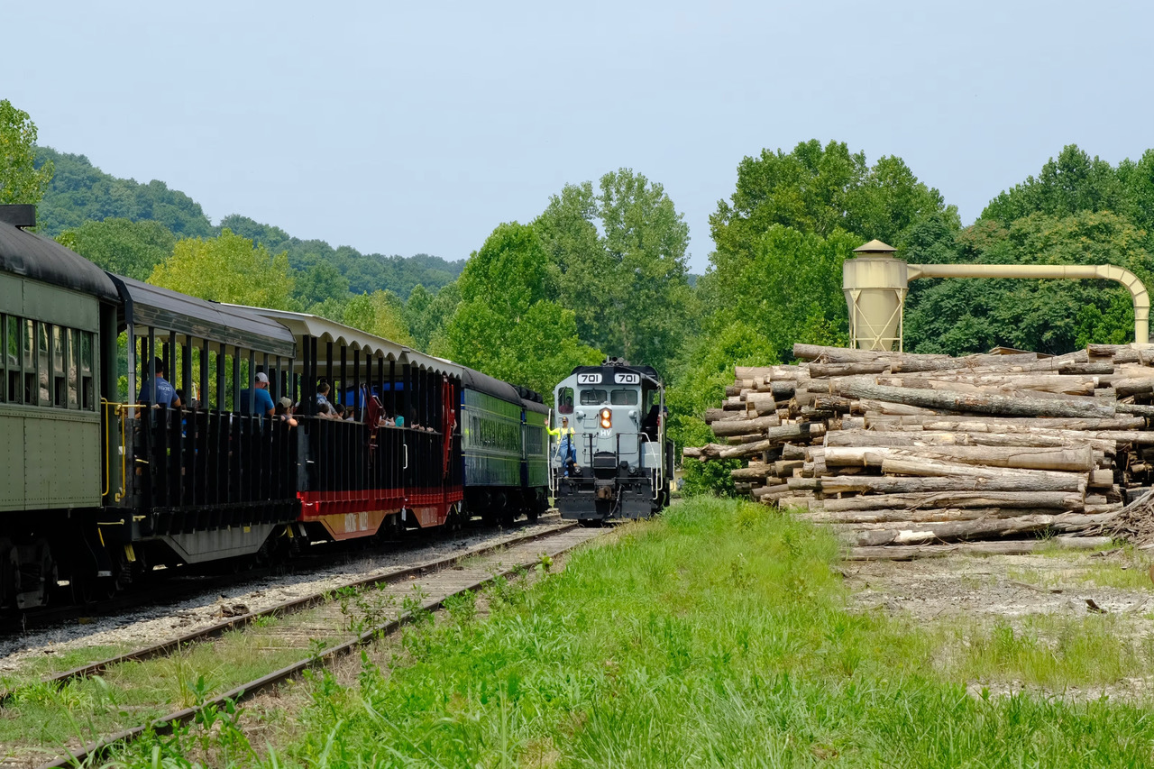 Nelsonville Ohio Train Rides | Hocking Valley Scenic Railway